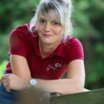 Katharina-Ebel-Mitarbeiterin-der-Verwaltung-400x500